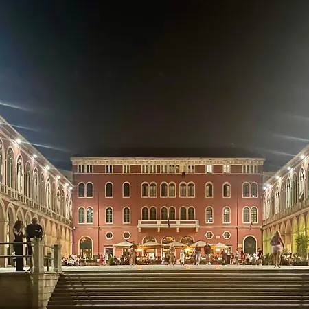 Art Heritage Apartment *
